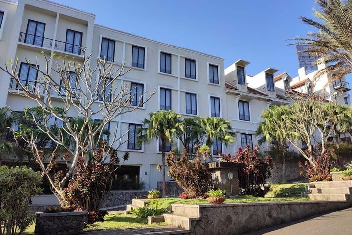 Hotel Exterior 22 of 23