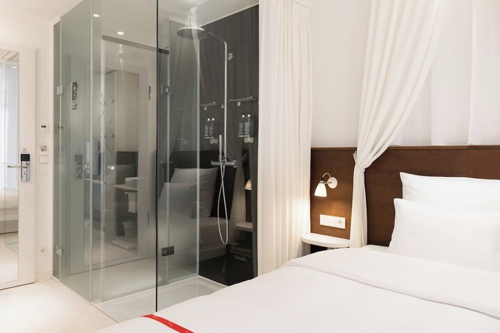 Room 71 of 127