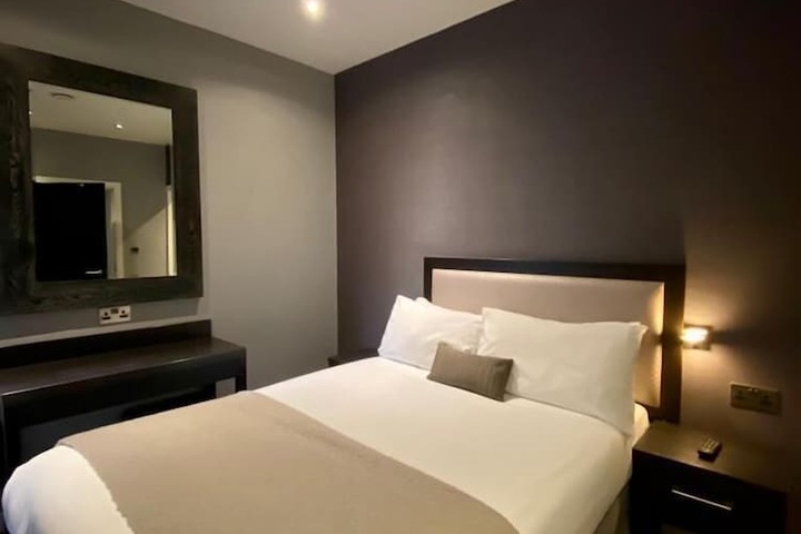 Room 17 of 60