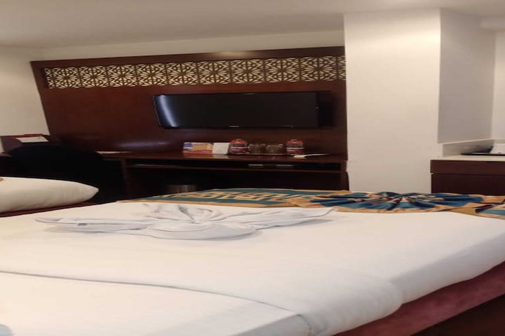 Room 6 of 28