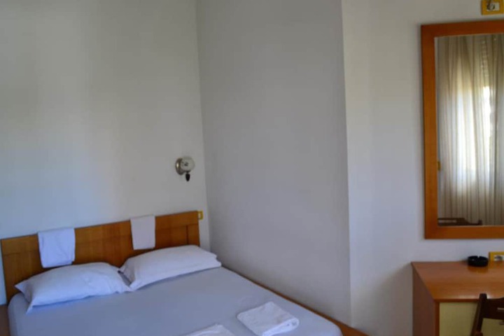 Room 13 of 24