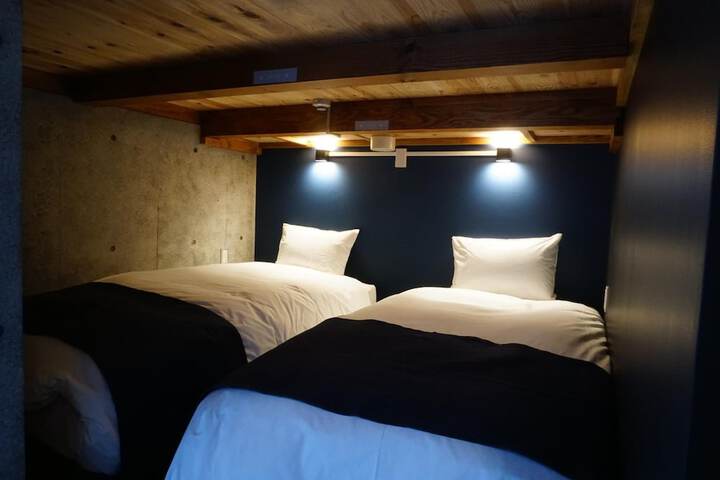 Room 21 of 27