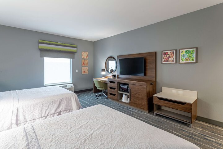 2 Queen Beds Hearing Accessible (5 of 20)