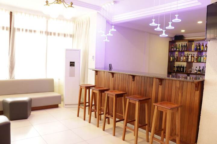 Lounge 18 of 22