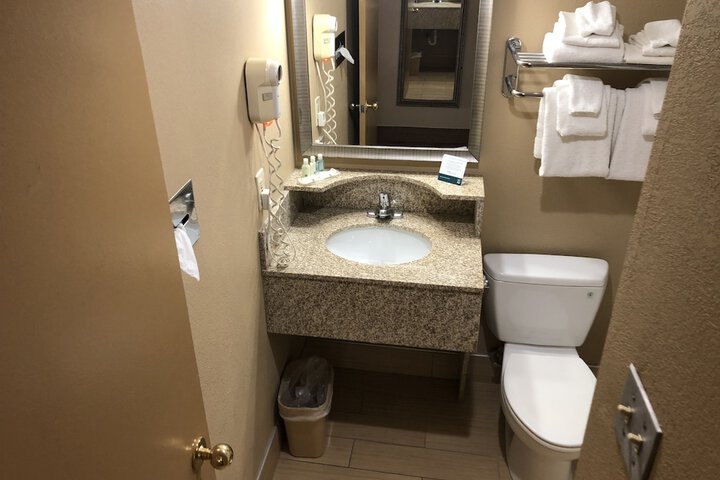 2 Double Beds (8 of 8)