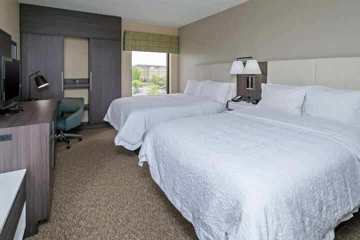 2 Queen Beds (6 of 6)