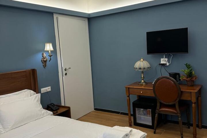 Room 44 of 96