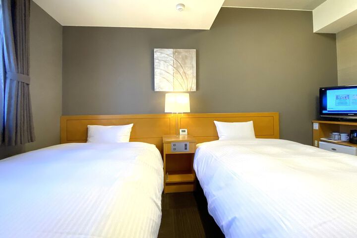 Room 9 of 30