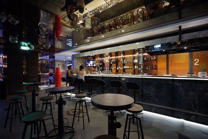Lounge 96 of 133