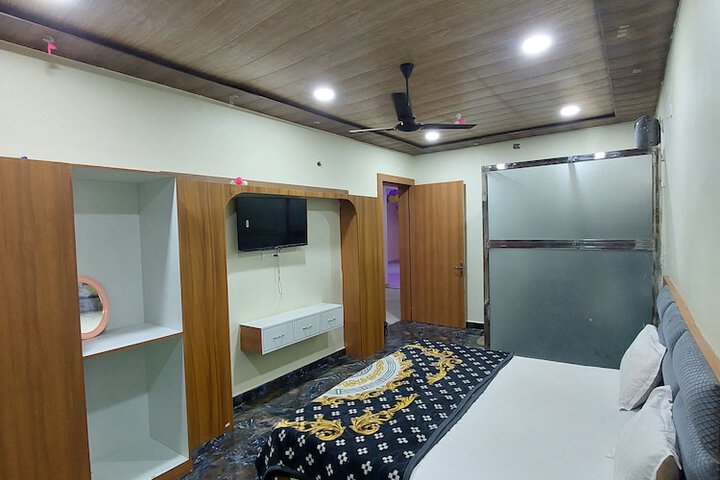 Room 17 of 25