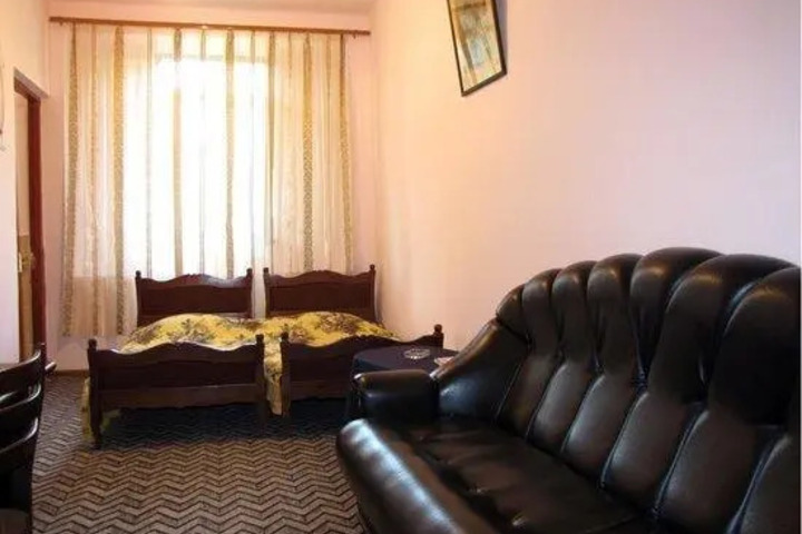 Room 2 of 7