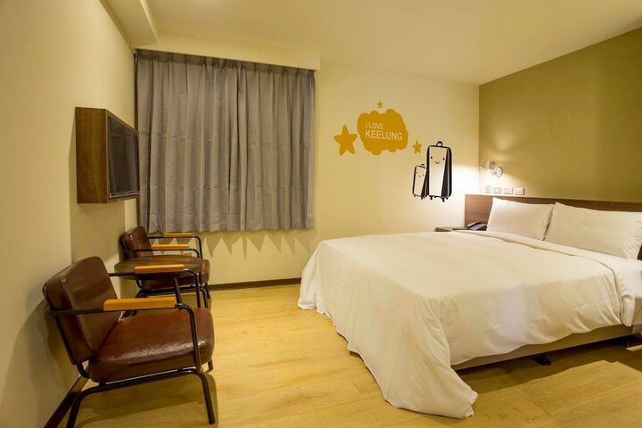 Room 4 of 32