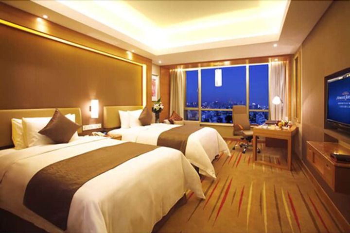 Room 4 of 18