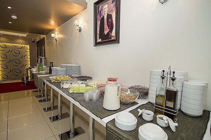 Dining 23 of 36