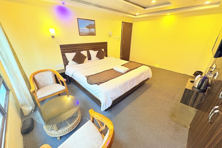 Room 8 of 28