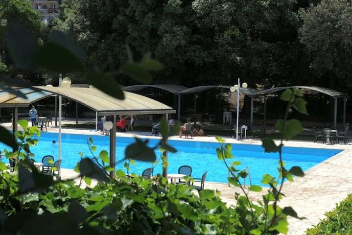 Pool 16 of 40