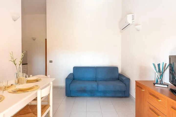 Room 4 of 11