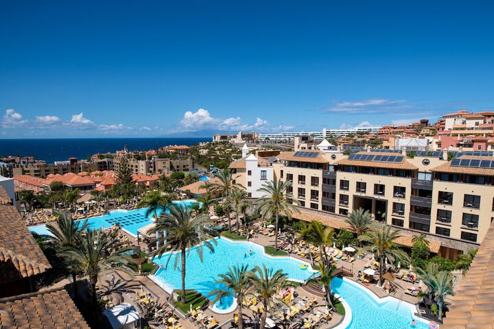 Hotel Pool