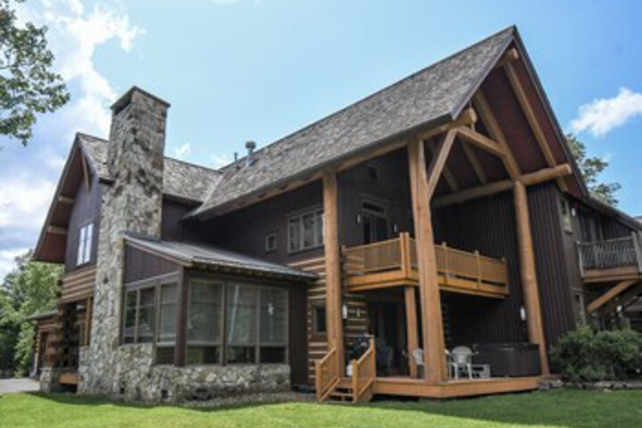 Exterior of Touch the Sky Four Bedroom Townhome