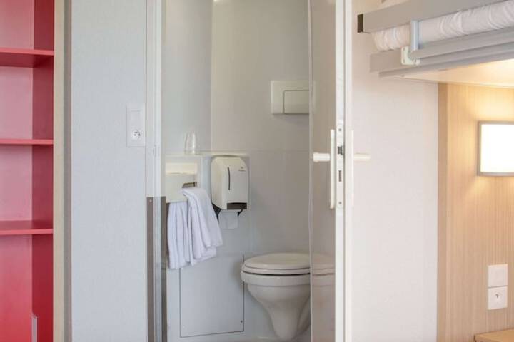 Room 7 of 27