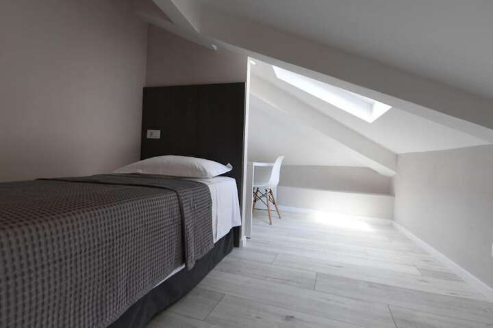 Room 16 of 33