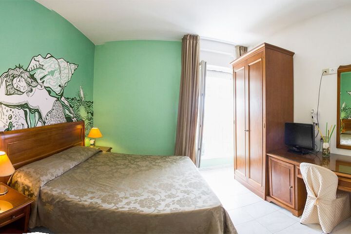 Room 8 of 60