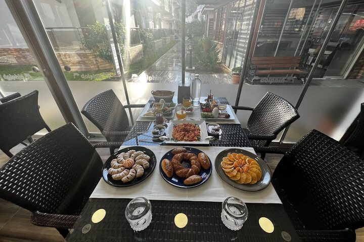 Dining 59 of 76