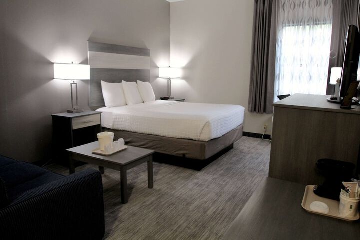 1 Queen Bed Accessible Room (9 of 11)