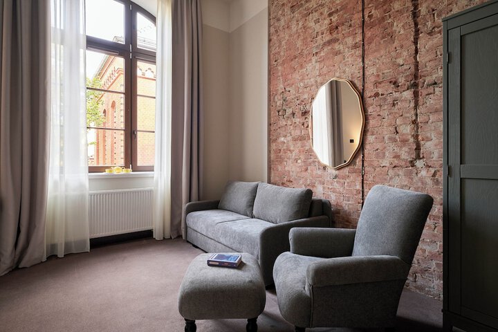 Room 8 of 46