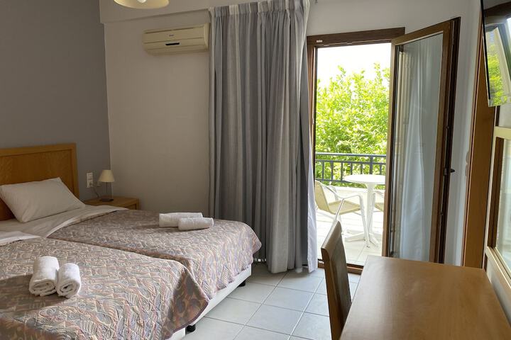 Room 3 of 81
