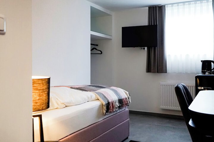 Room 73 of 179