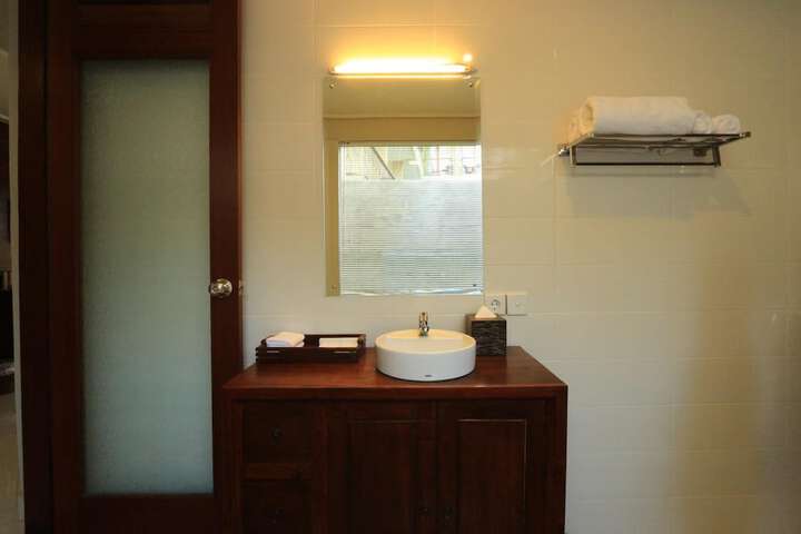 Room 33 of 49