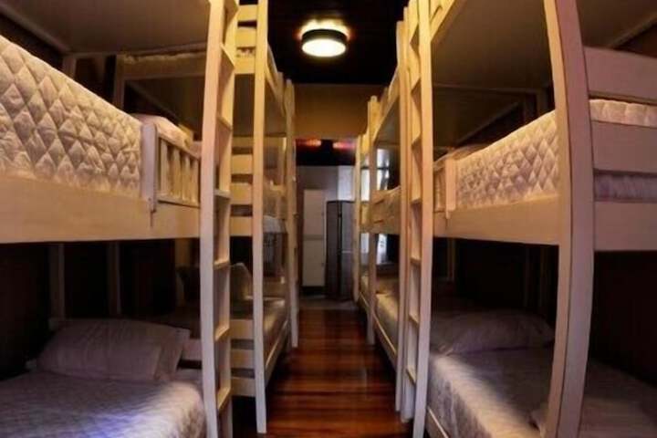Room 13 of 40