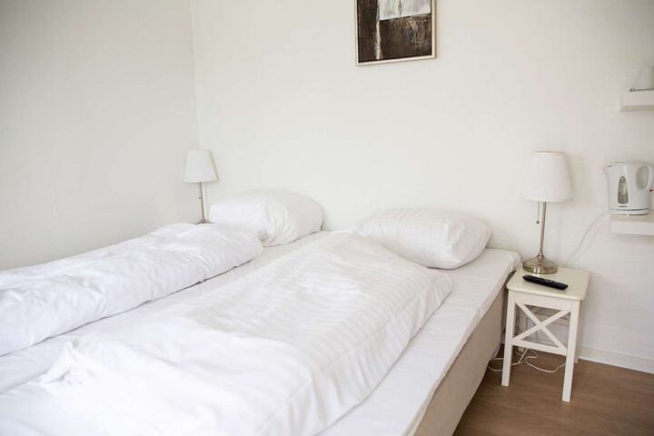 Room 4 of 70