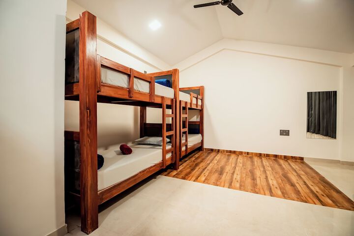 Room 10 of 20
