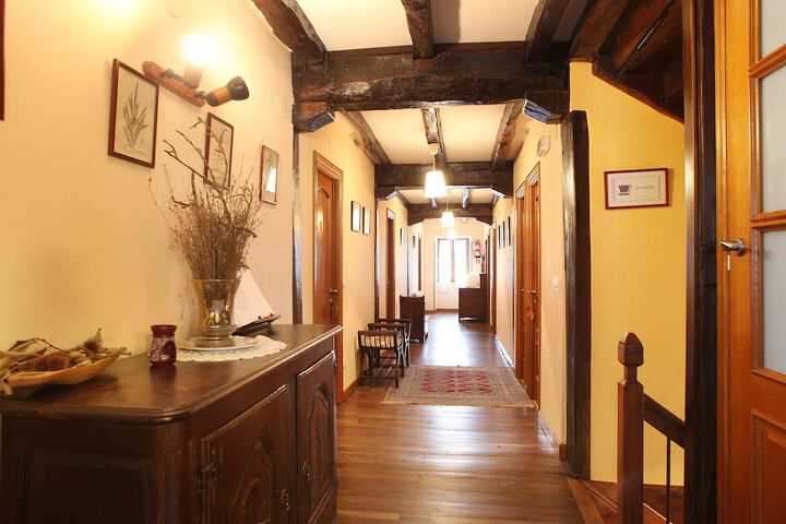 Ballroom/Hall 14 of 15