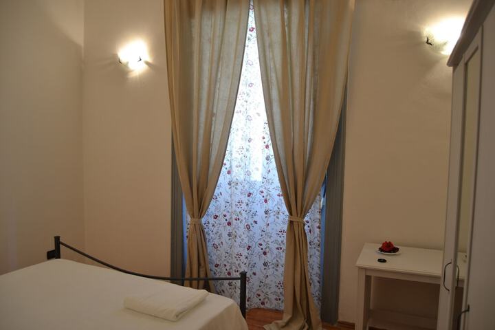 Room 5 of 9