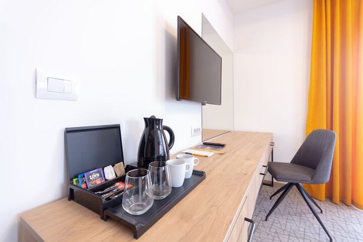 Room 8 of 34