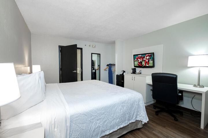 1 King Bed Accessible (6 of 23)