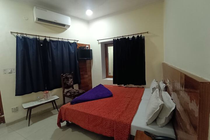 Room 5 of 32