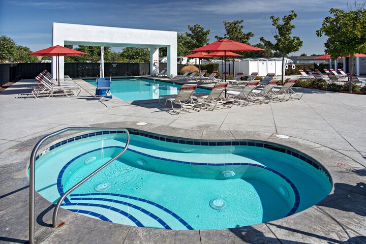 Pool 14 of 27