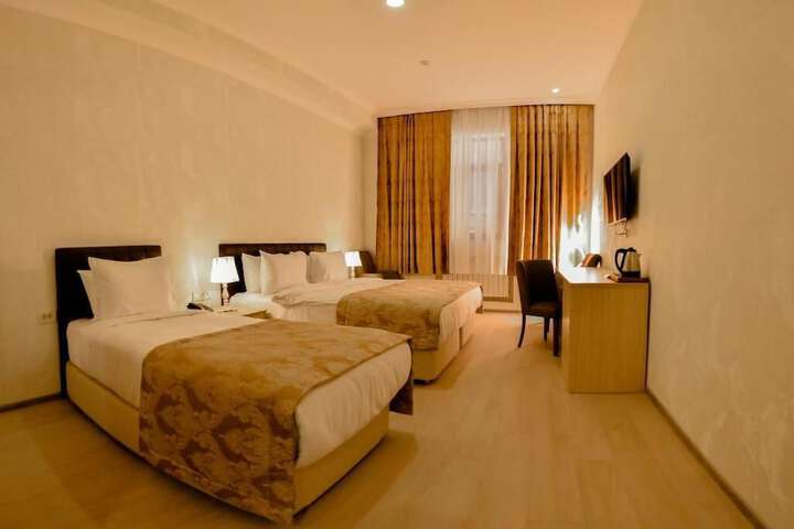 Room 10 of 24