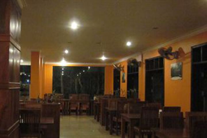 Dining 3 of 36