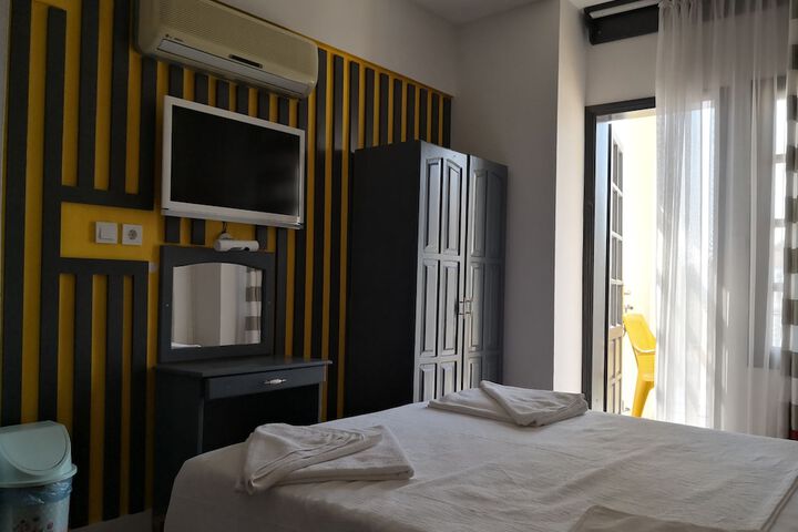 Room 9 of 26