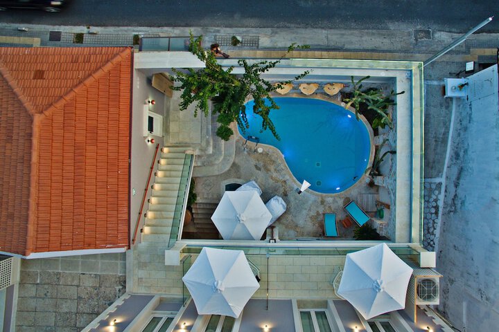 Pool 44 of 67