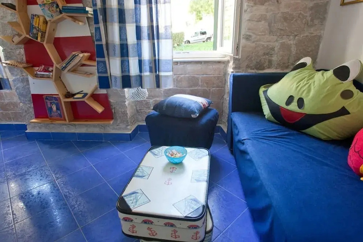 Room 4 of 22
