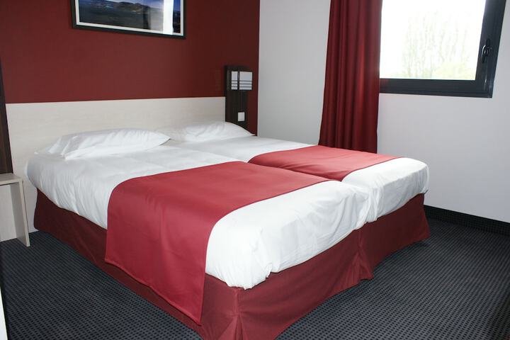 Room 3 of 16