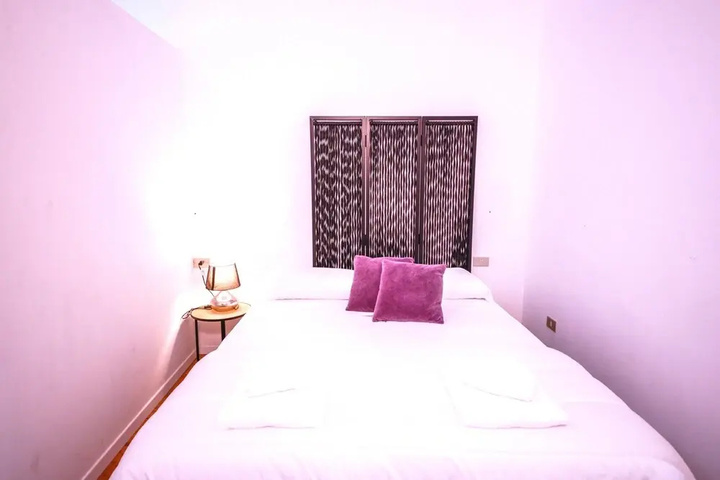 Room 4 of 18