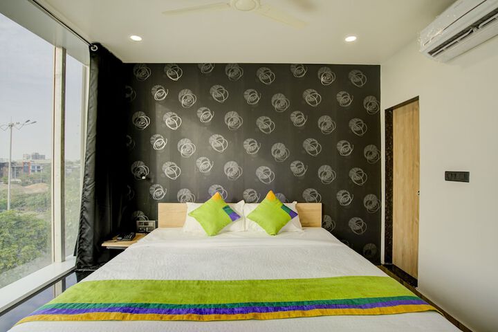 Room 11 of 27