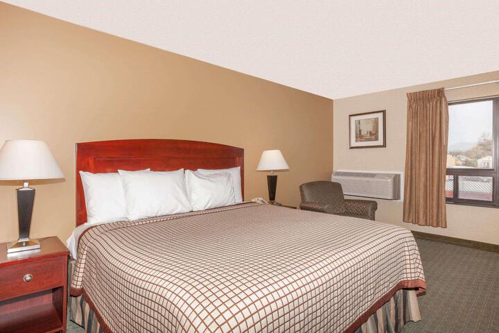 1 King Bed (9 of 10)
